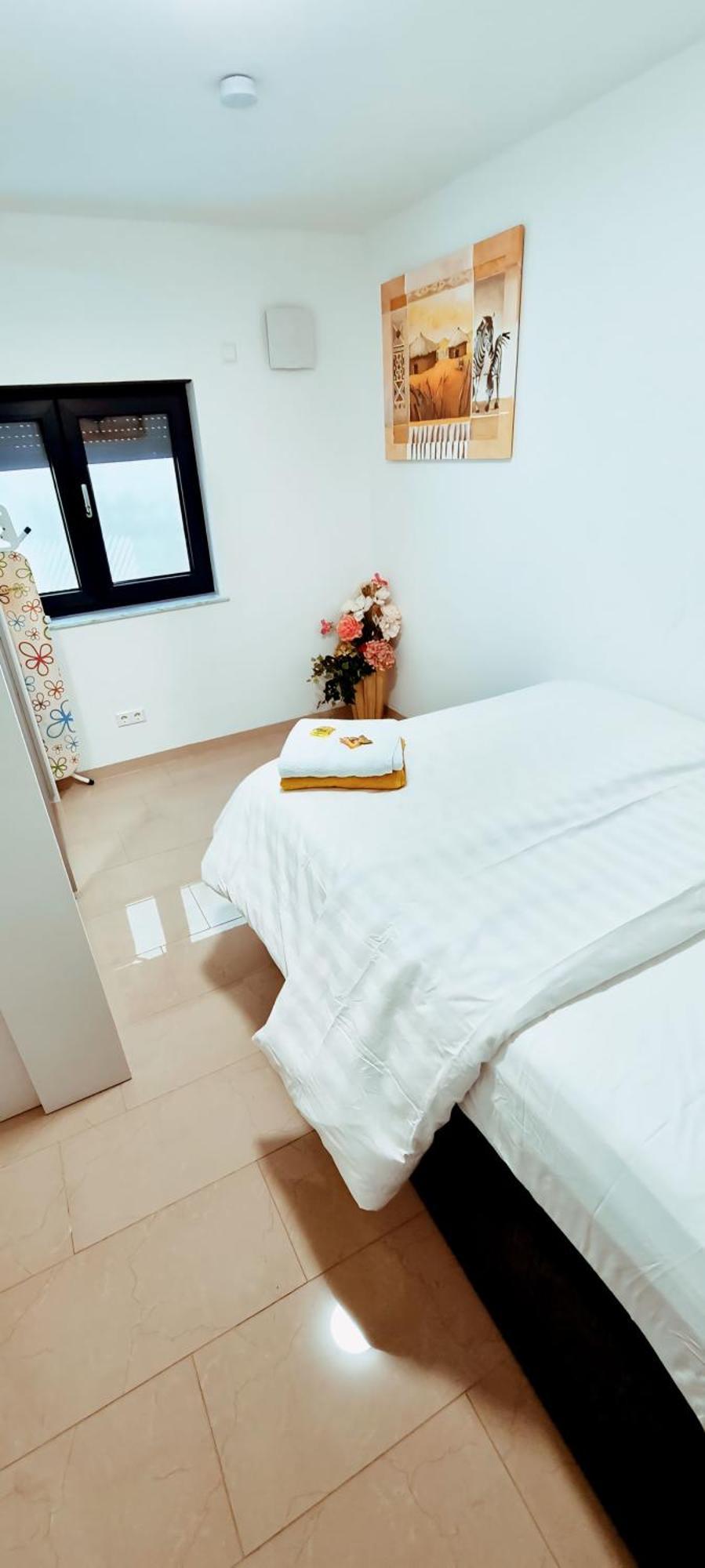 Einliegerwohnung Neu In Vaihingen Enz Horrheim מראה חיצוני תמונה